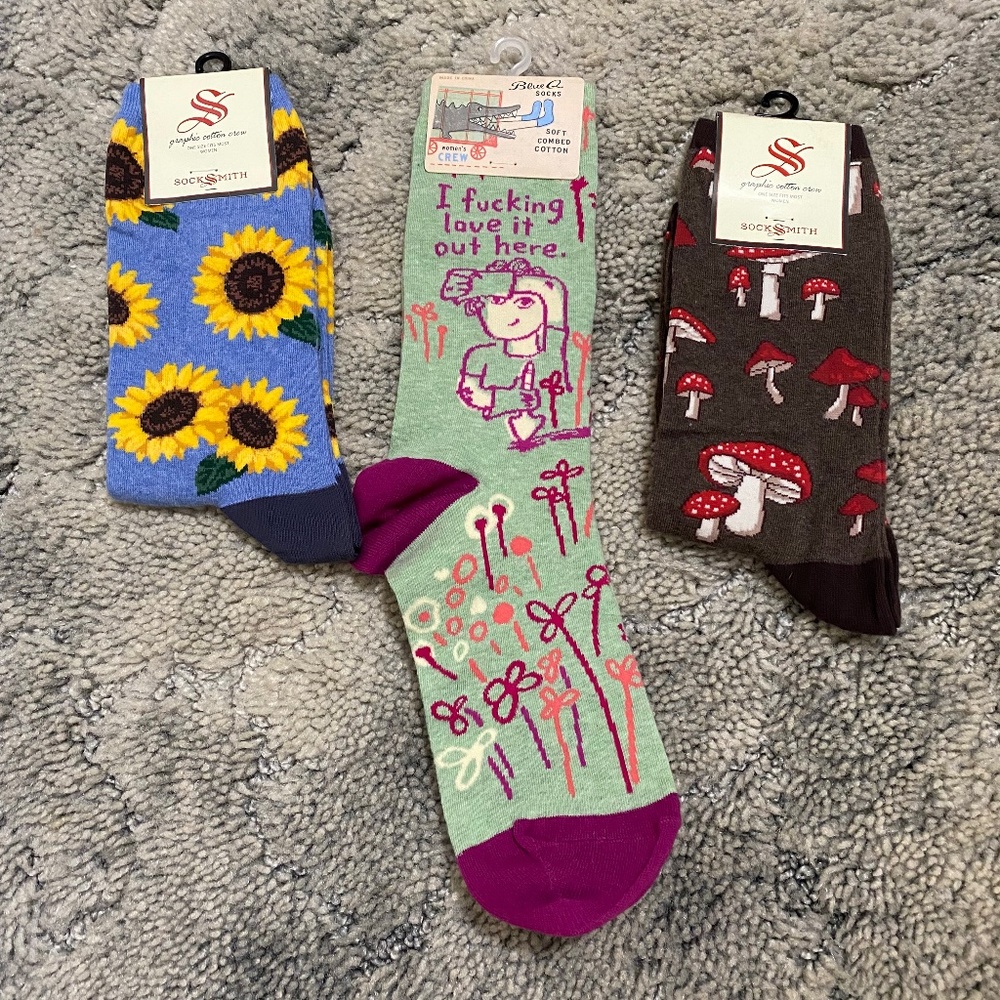 Lot Blue Q Socksmith women’s crew socks nature cute